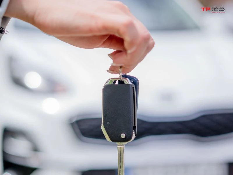 Phí bảo hiểm bắt buộc và bảo hiểm vật chất khi mua ô tô